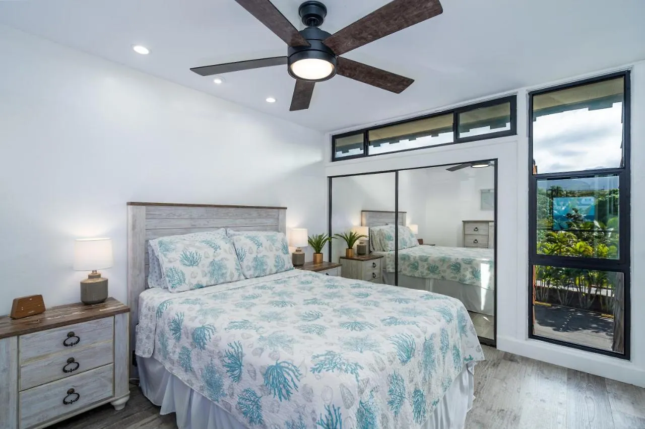 Holiday home Direct Oceanfront Views Modern Penthouse In Paradise Kahana