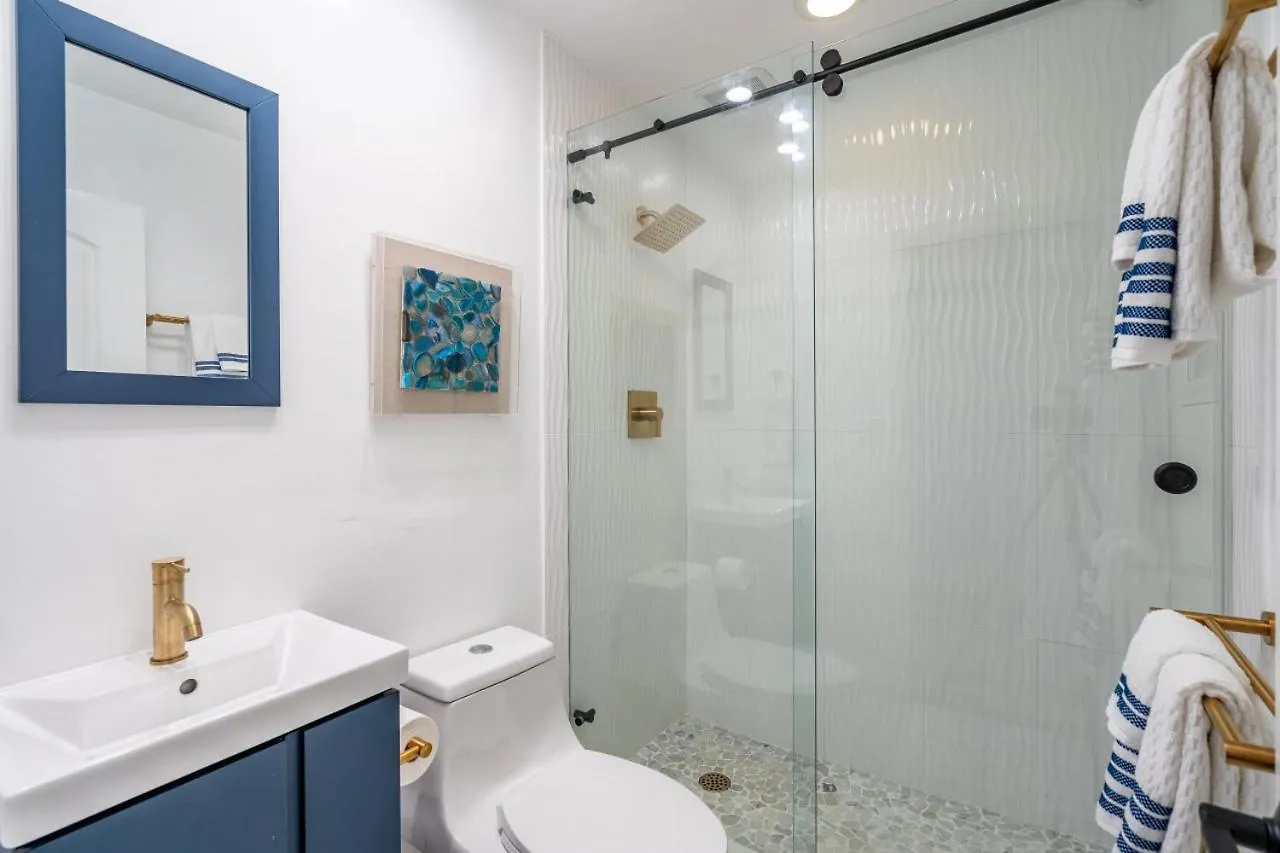 Holiday home Direct Oceanfront Views Modern Penthouse In Paradise Kahana
