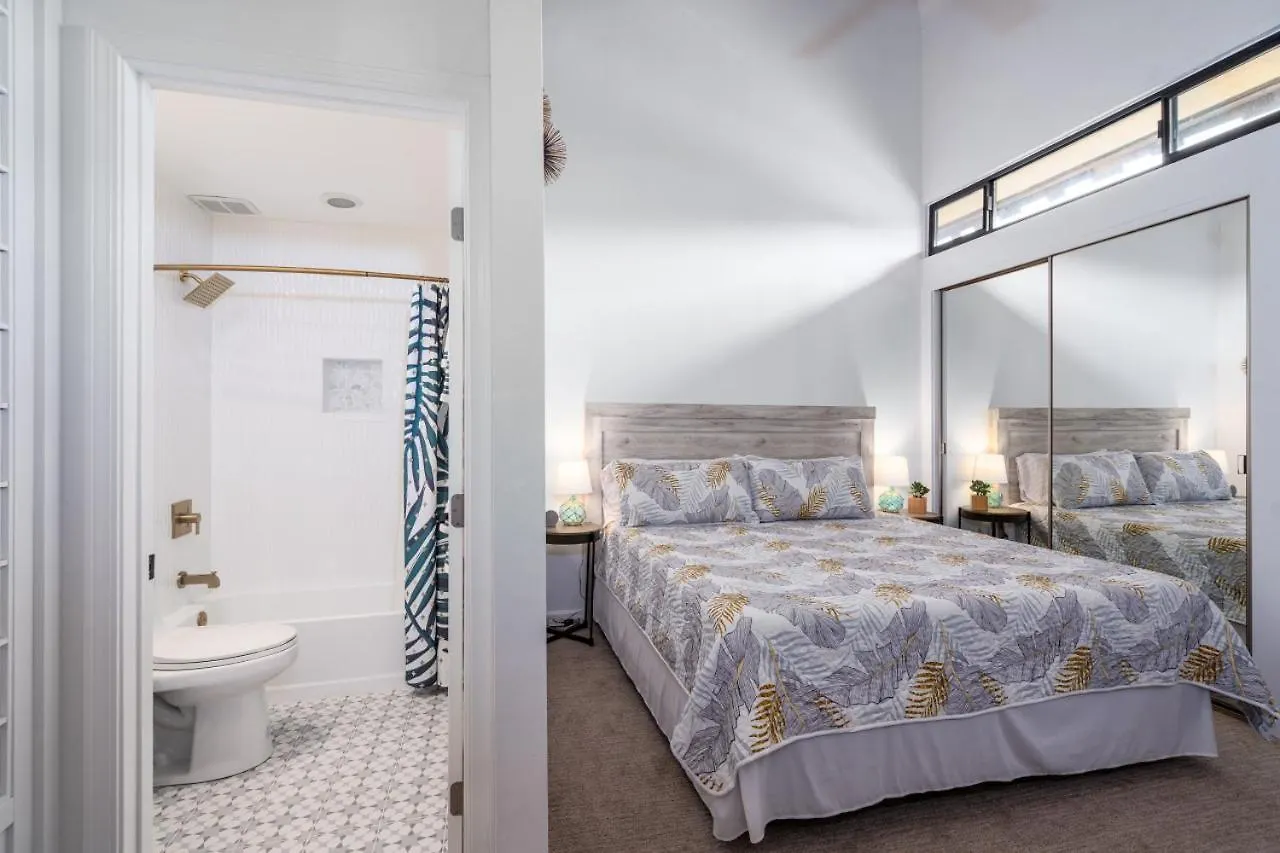 Holiday home Direct Oceanfront Views Modern Penthouse In Paradise Kahana United States